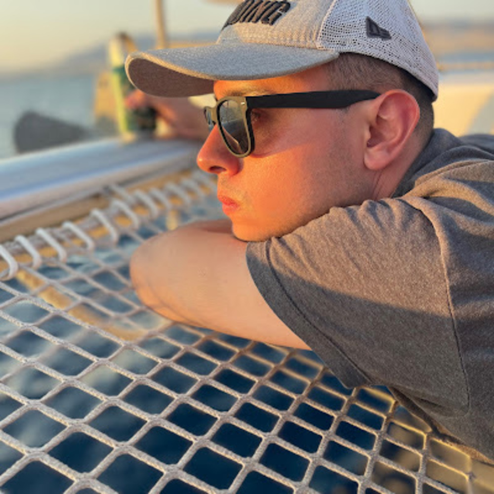 Meet your Posher, Cesar a.
